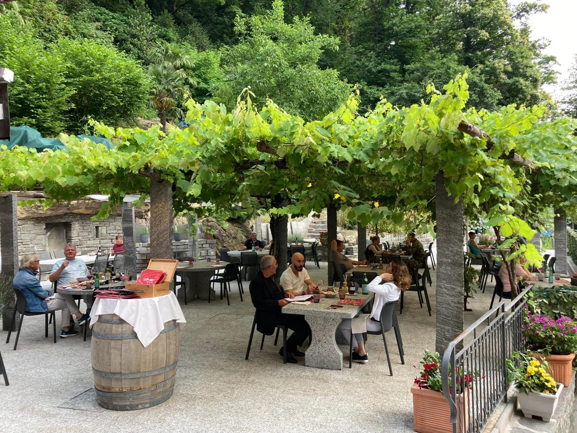 Hotel Ristorante Grotto Serta Lamone Exterior foto