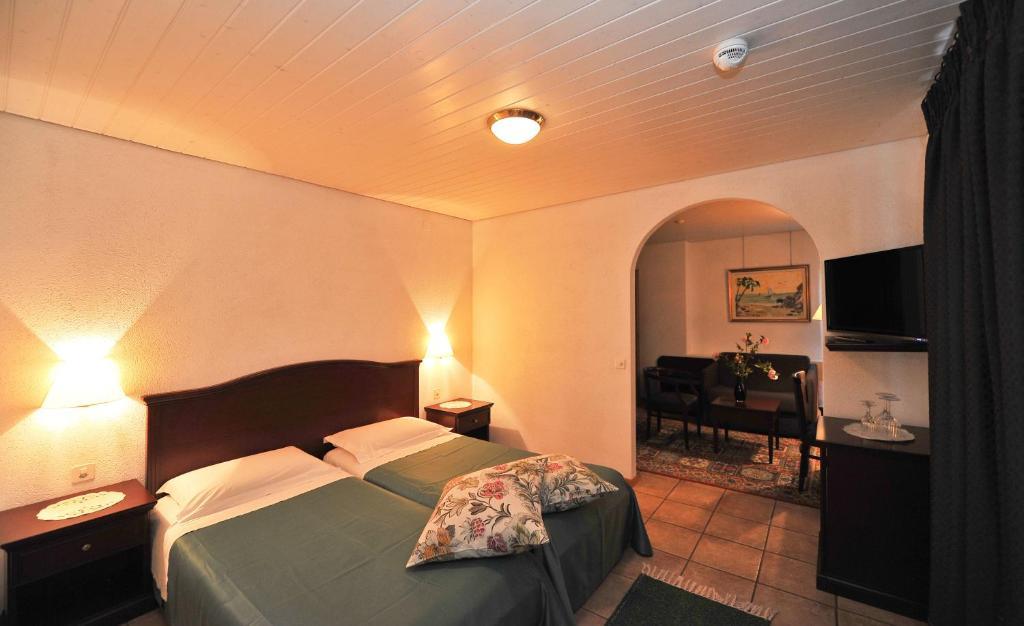 Hotel Ristorante Grotto Serta Lamone Zimmer foto